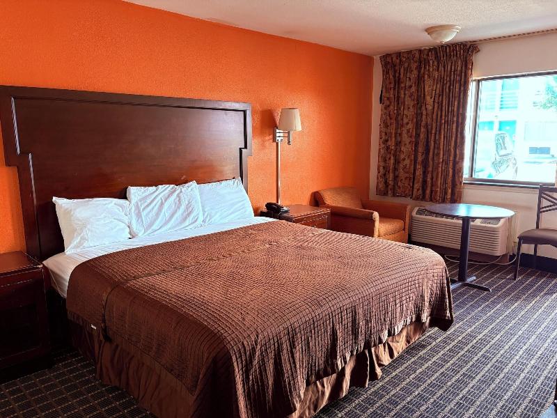 Royal Regency Inn - photo 8