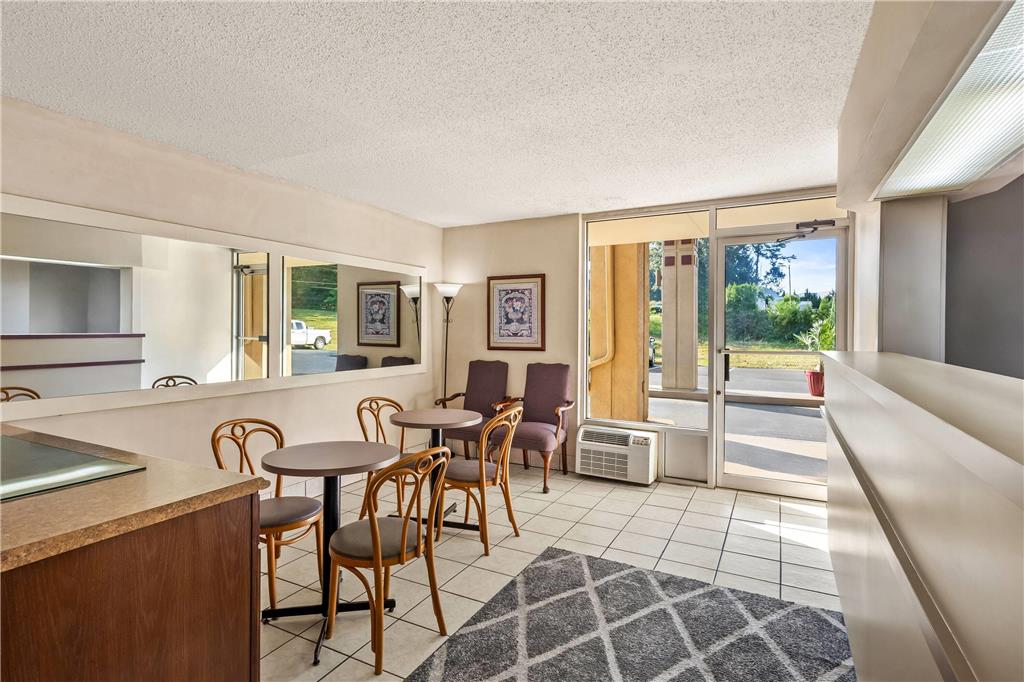 Super 8 by Wyndham Commerce - photo 14