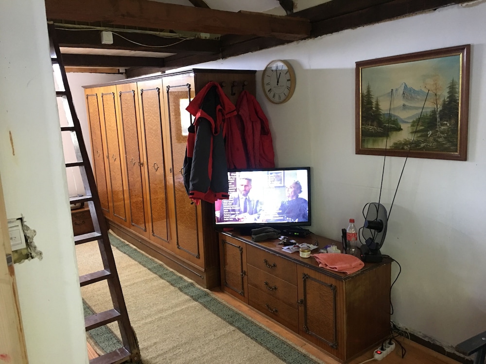 Immaculate 2 bed Wigwam in Gornji Zovik in Unknown City, Bosnia and Herzegovina