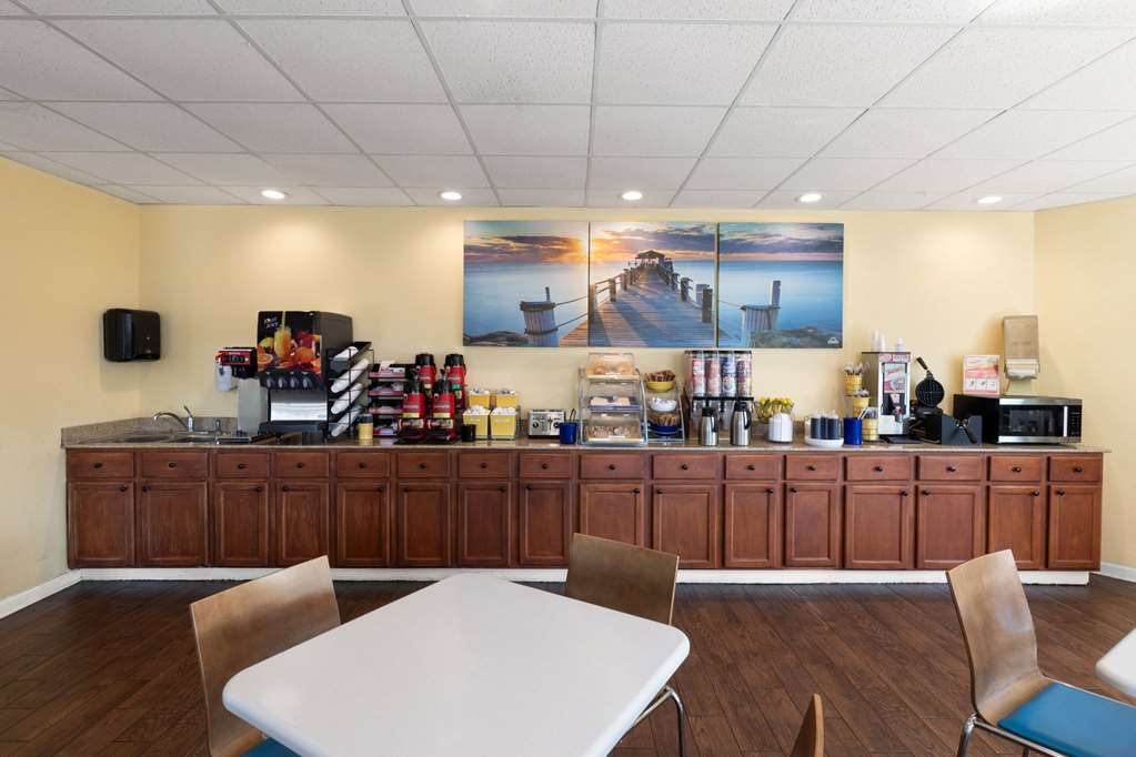 Days Inn by Wyndham Biloxi Beach — hotel in Biloxi