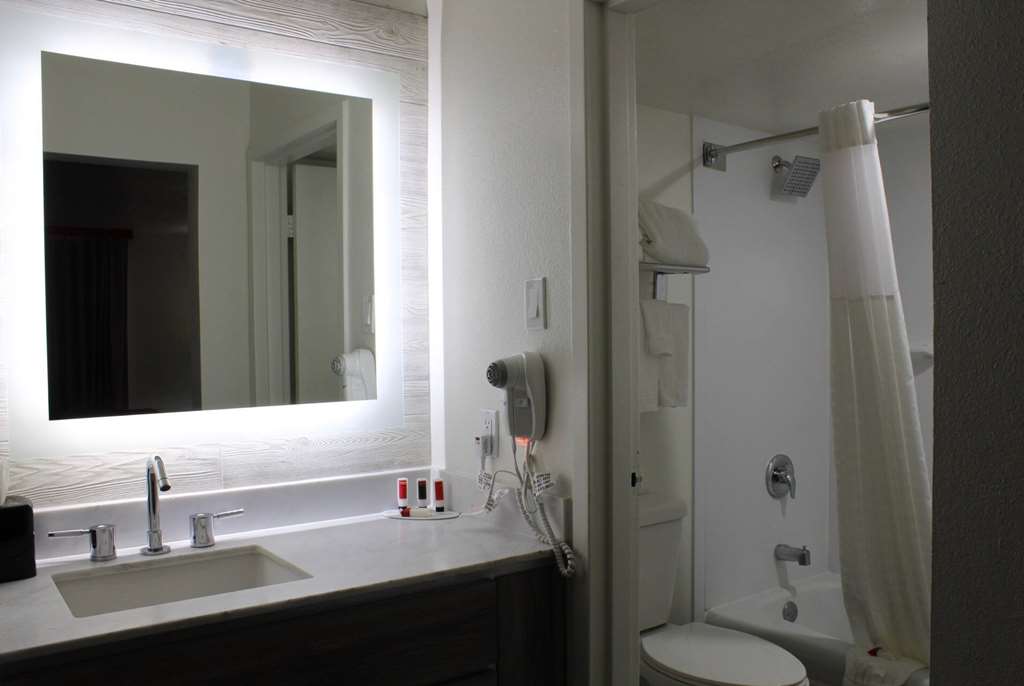 Ramada by Wyndham North Platte & Sandhills Convention Ctr - photo 6