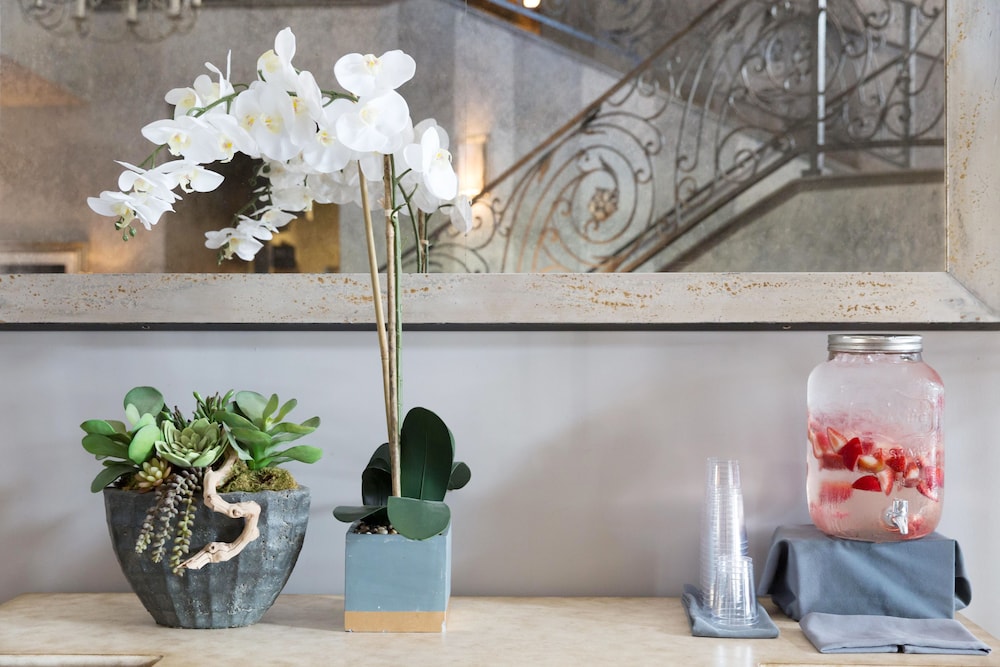 The Chateau at Lake La Quinta - photo 2