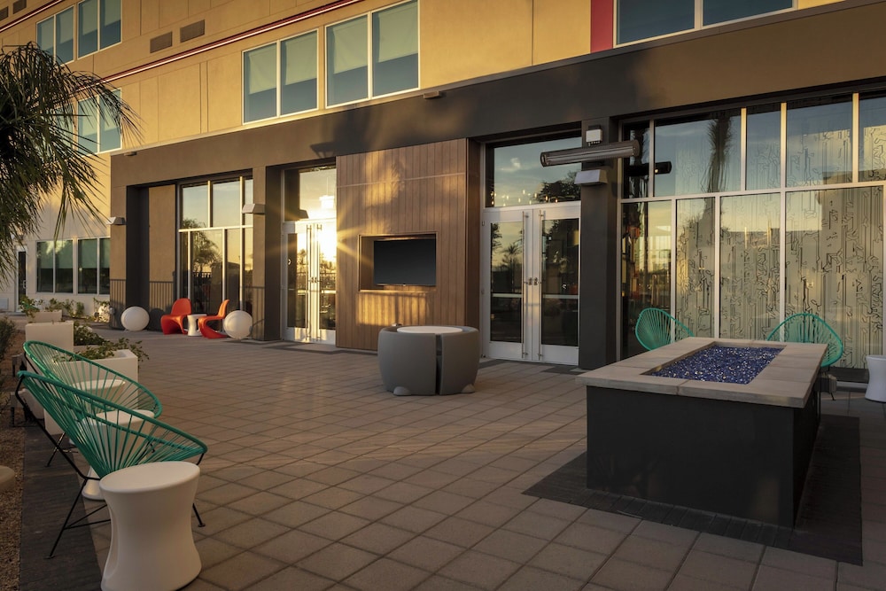 Aloft Glendale at Westgate - photo 22