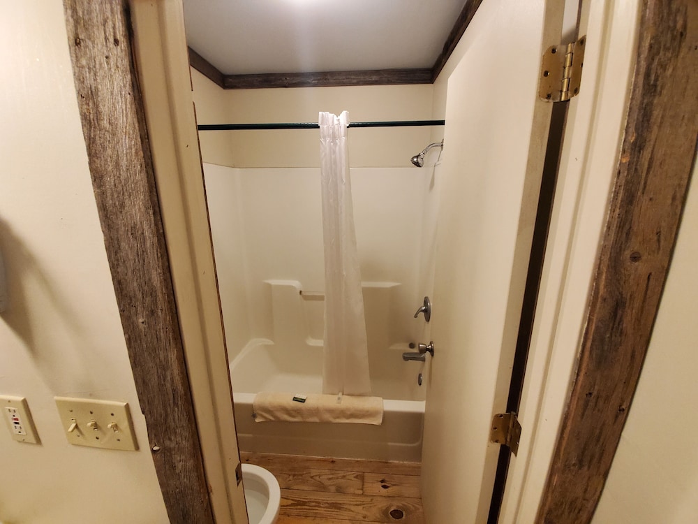 Jamesport Inn - photo 44