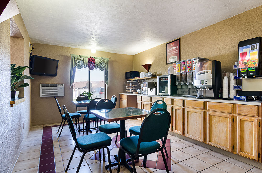 Econo Lodge Interstate 35 Exit 183 - photo 4