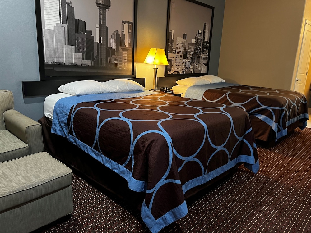 Super 8 by Wyndham Center - photo 24