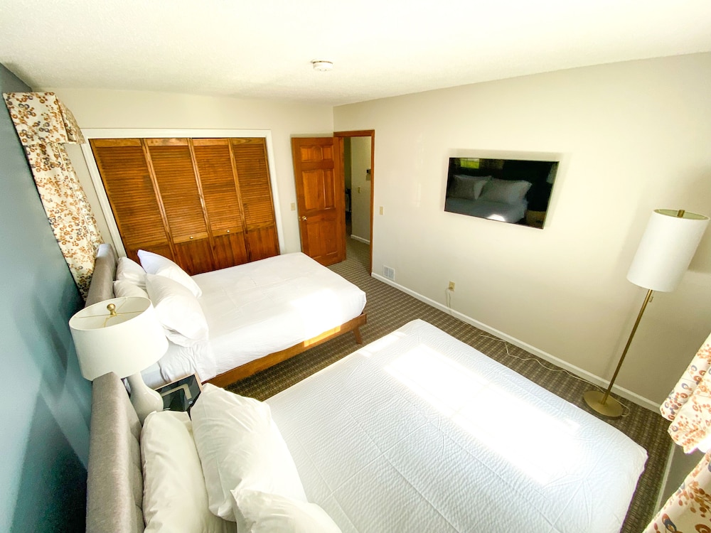 The Central Downtown Inn & Suites - photo 8