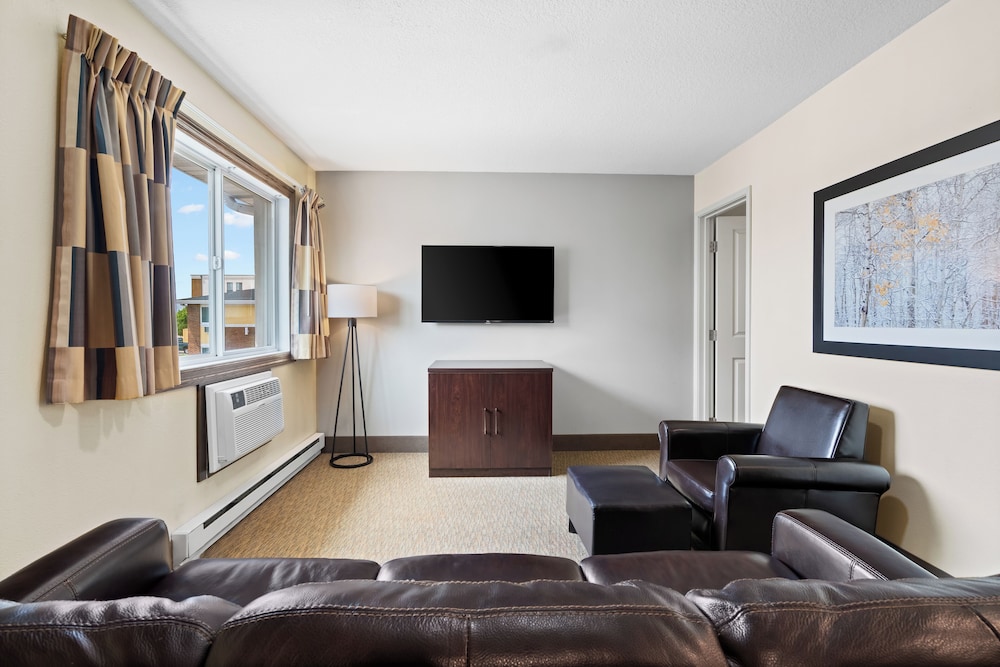 Fargo Inn and Suites - photo 14