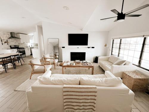Aesthetic ranch style home with modern furnishings — 4-Star Luxury Hotel in Troy, United States
