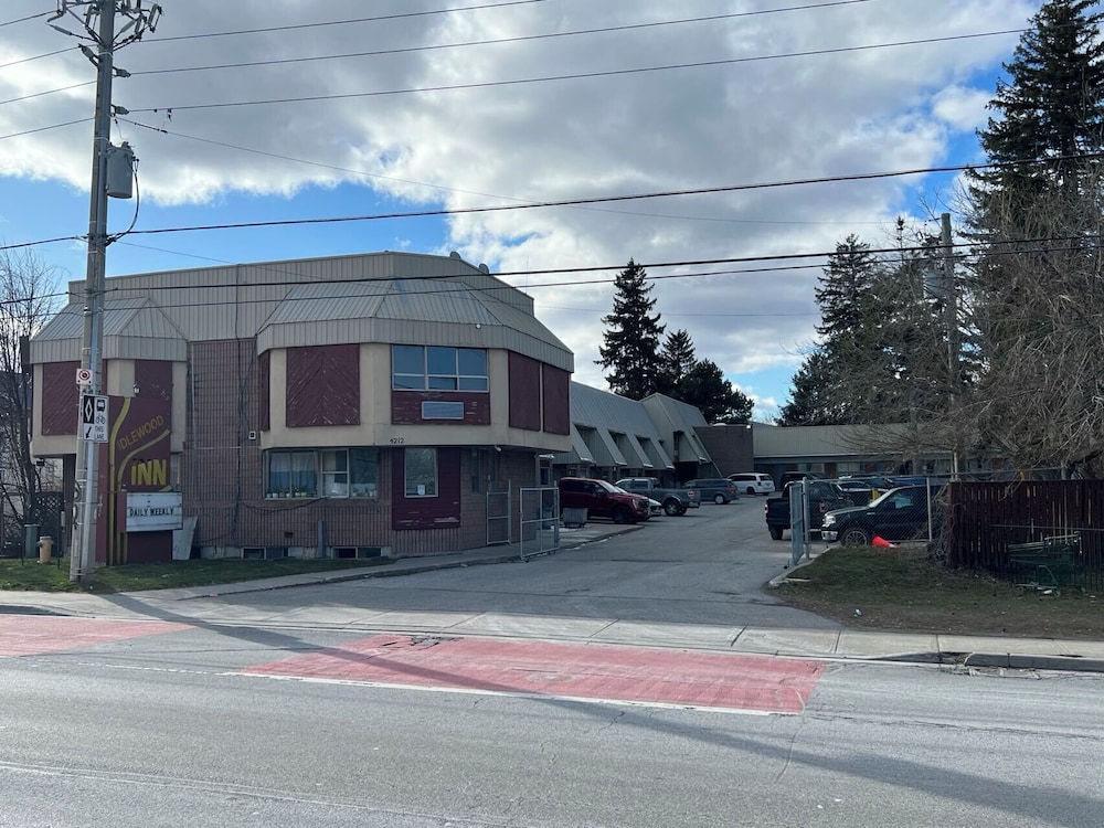 Idlewood Inn - last minute hotel in Toronto