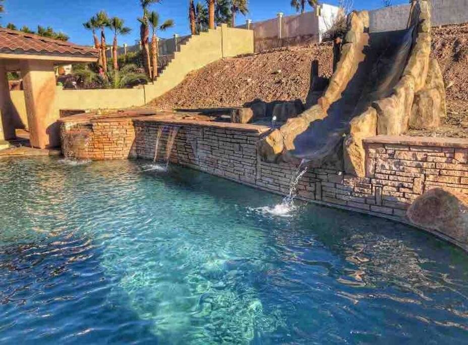 Ultimate Backyard Pool Spa. Slide. Lakeview. Ball - last minute hotel in Unknown City
