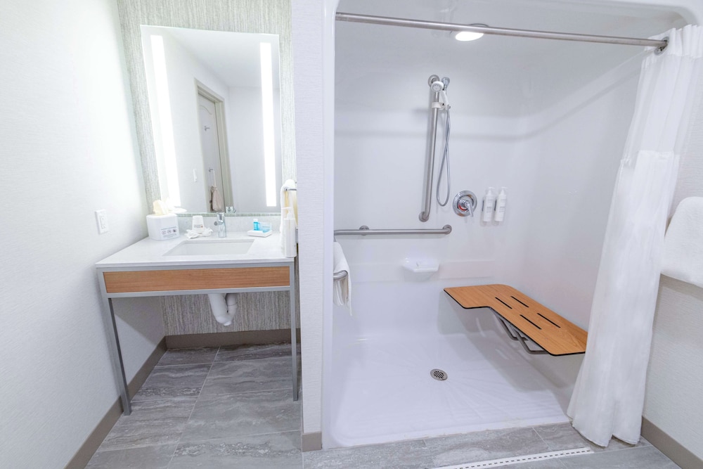 Hilton Garden Inn Lakewood - photo 40