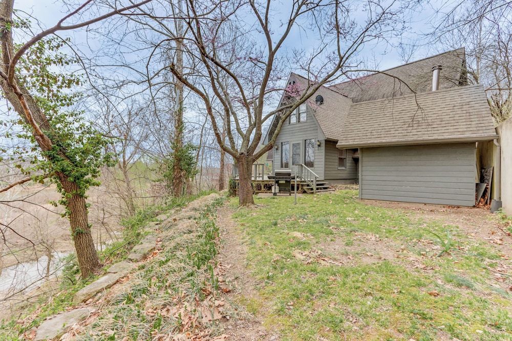 Riverfront Baxter Springs Home W Deck And Grill 19694633 — Baxter Springs