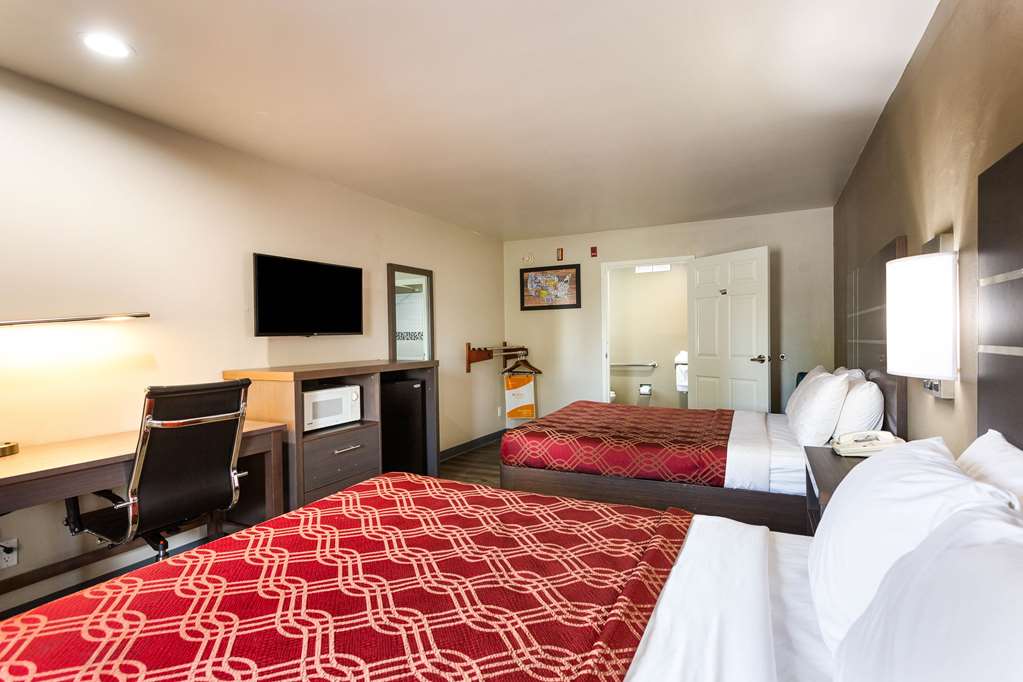 Econo Lodge Inn & Suites Murfreesboro Shopping District - photo 9