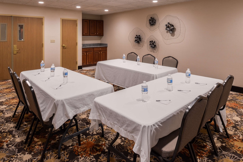 Hampton Inn Elkhart IN - photo 26