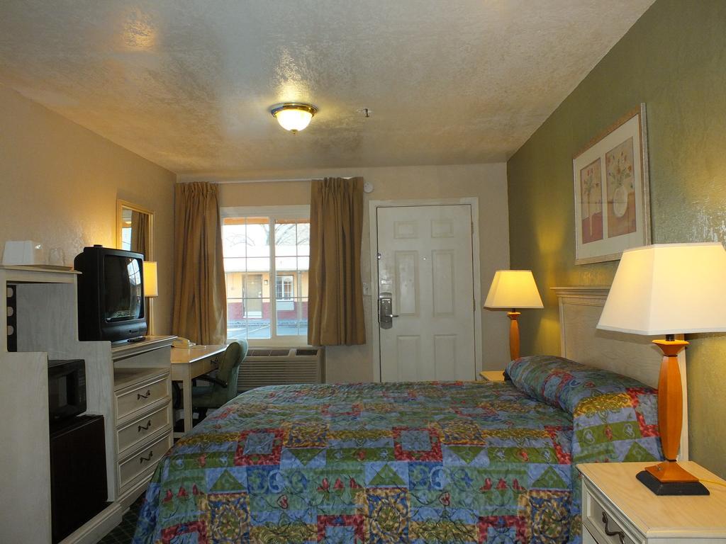 American Inn Chico - photo 12