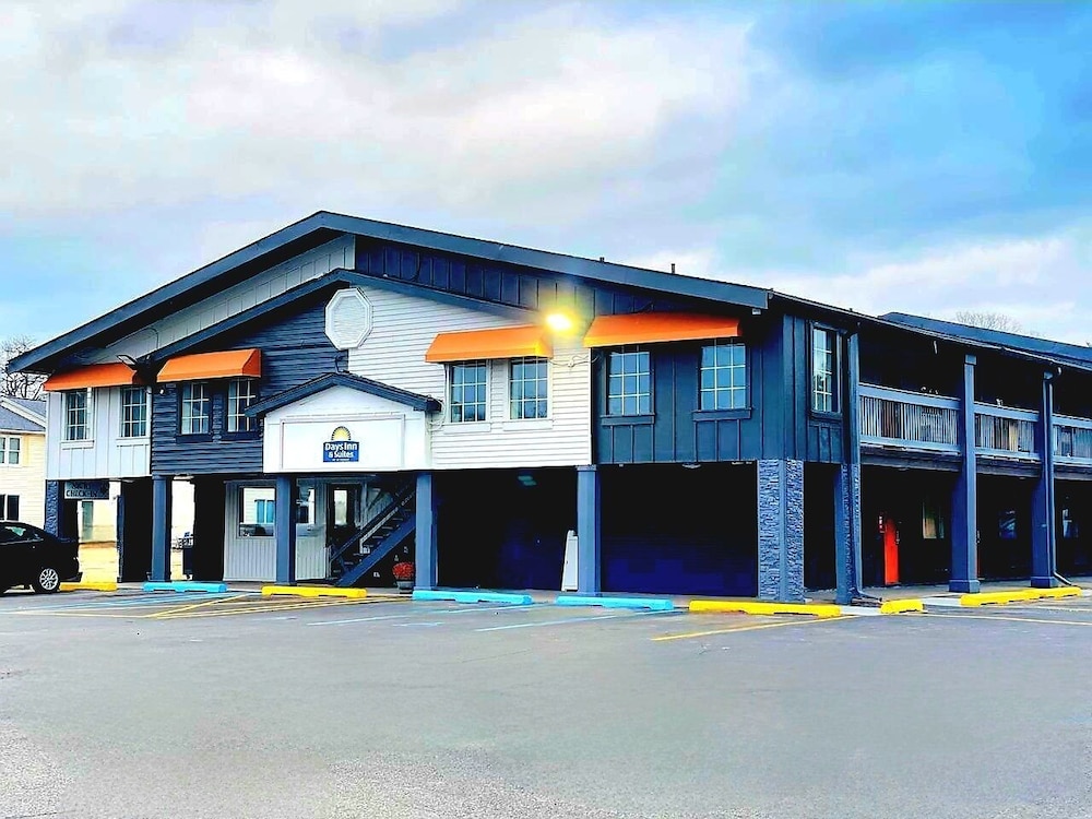 Days Inn & Suites by Wyndham Port Huron - featured photo