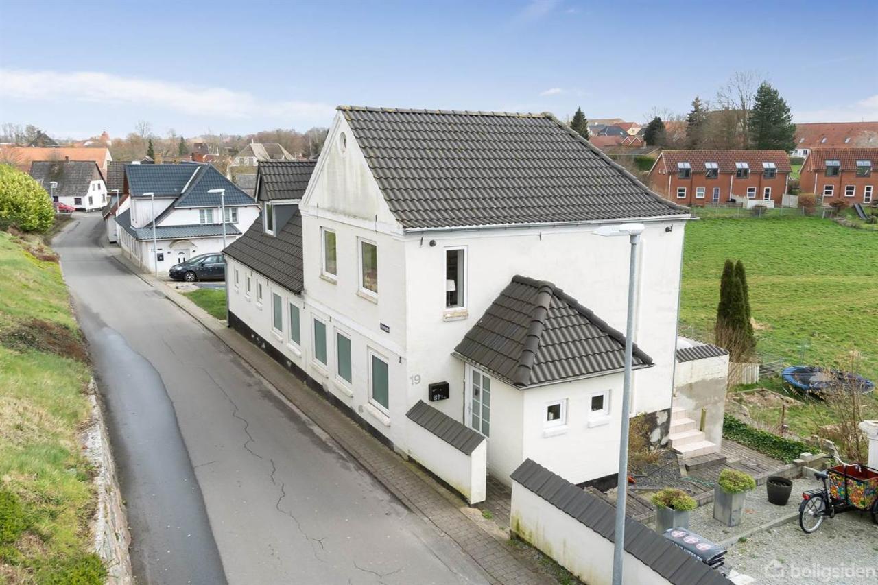 210 M2 Hus Til 8 Gæster 5 Km Fra Nyt Stort Vandland — 4-Star Luxury Hotel in Nordborg, Denmark