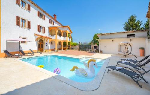 Holiday House Karla Valentina — 4-Star Luxury Hotel in Tinjan, Croatia