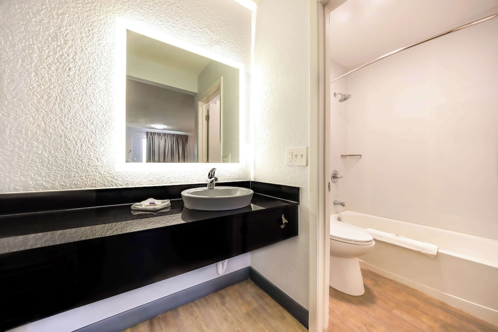 Motel6 Fort Worth TX East - photo 15