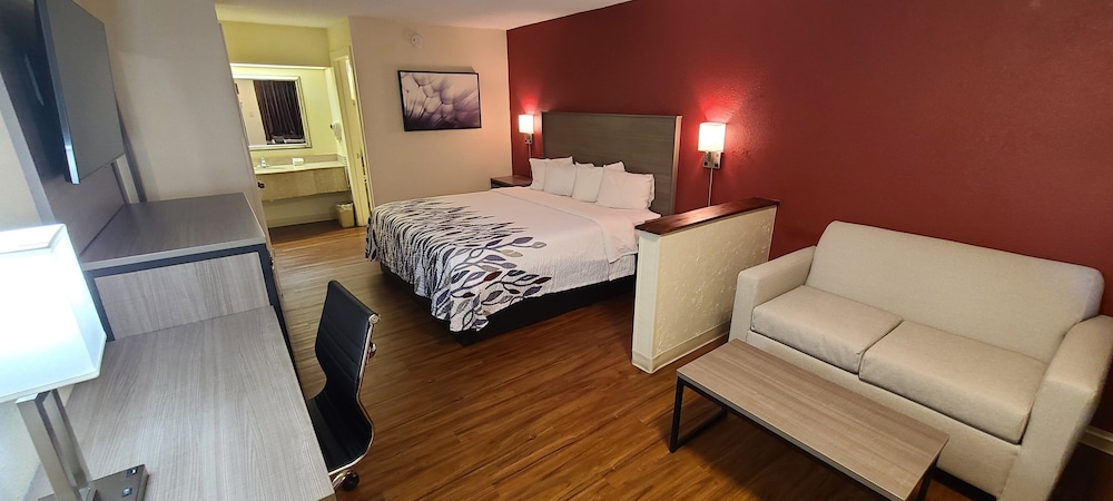 Red Roof Inn & Suites Cornelius Lake Norman — hotel in Cornelius