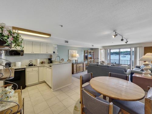 111 Edgewater Inn - carbon neutral hotel in Charlevoix
