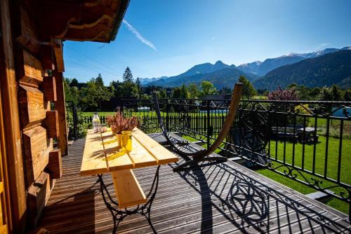 Villa z widokiem na Giewont — 4-Star Luxury Hotel in Koscielisko, Poland