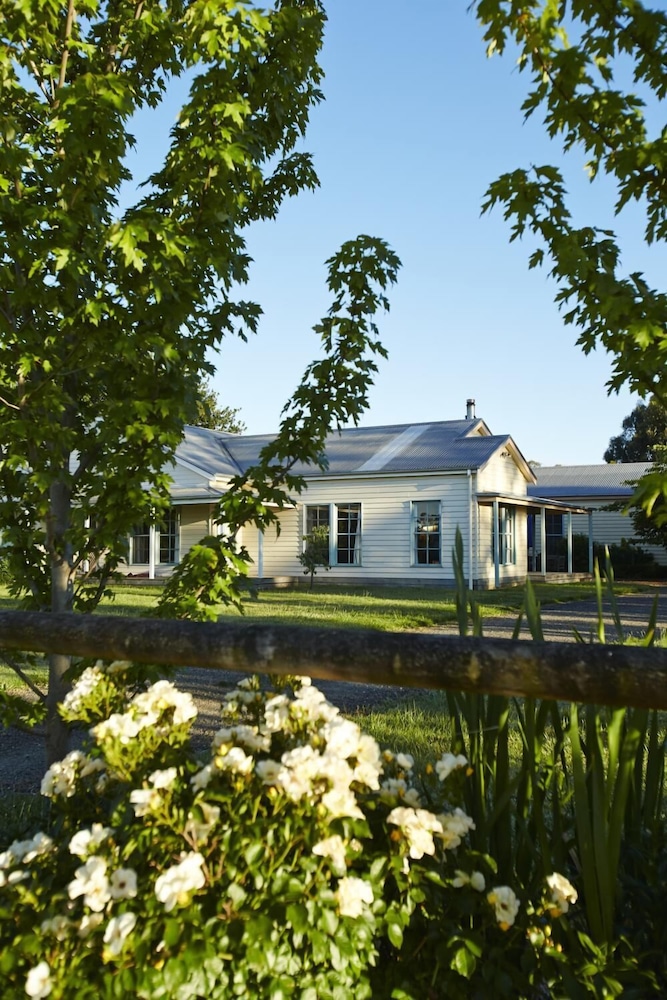 Grampians View B&B — 4-Star Luxury Hotel in Hamilton, Australia