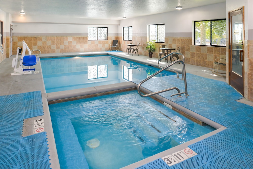 Holiday Inn Express & Suites Alamosa by IHG - photo 18