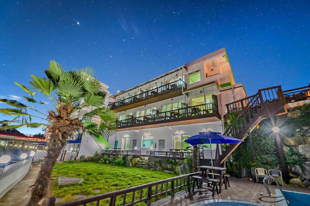 Yeosu Pension Daom Pet Pension — 4-Star Luxury Hotel in Yeosu, South Korea