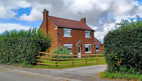 Little Harries Cottage surrounded by open fields — 4-Star Luxury Hotel in Ripon, United Kingdom