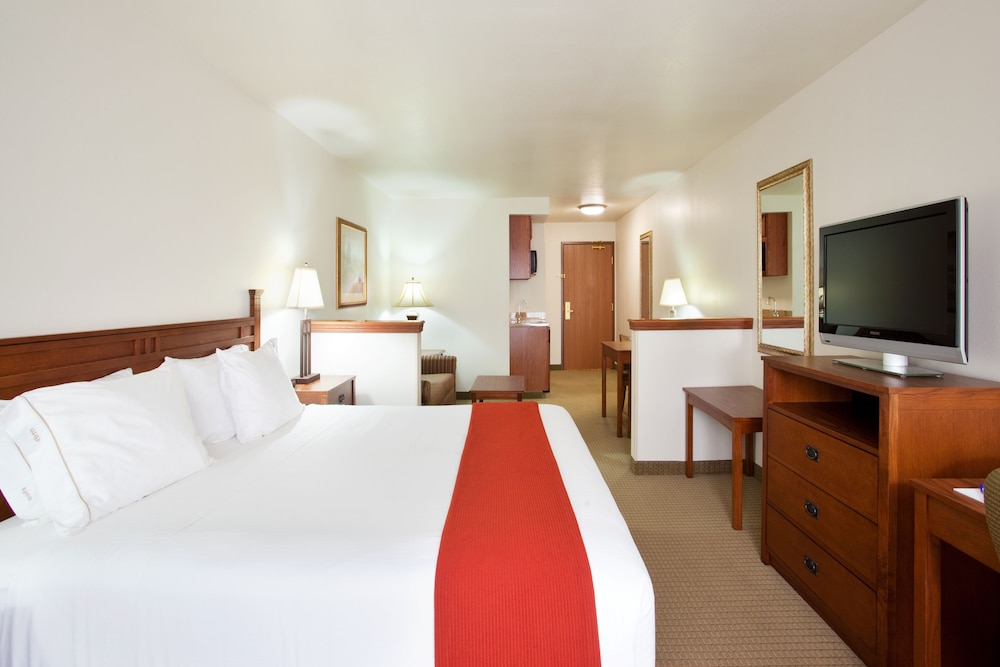 Holiday Inn Express & Suites Mattoon by IHG - photo 12