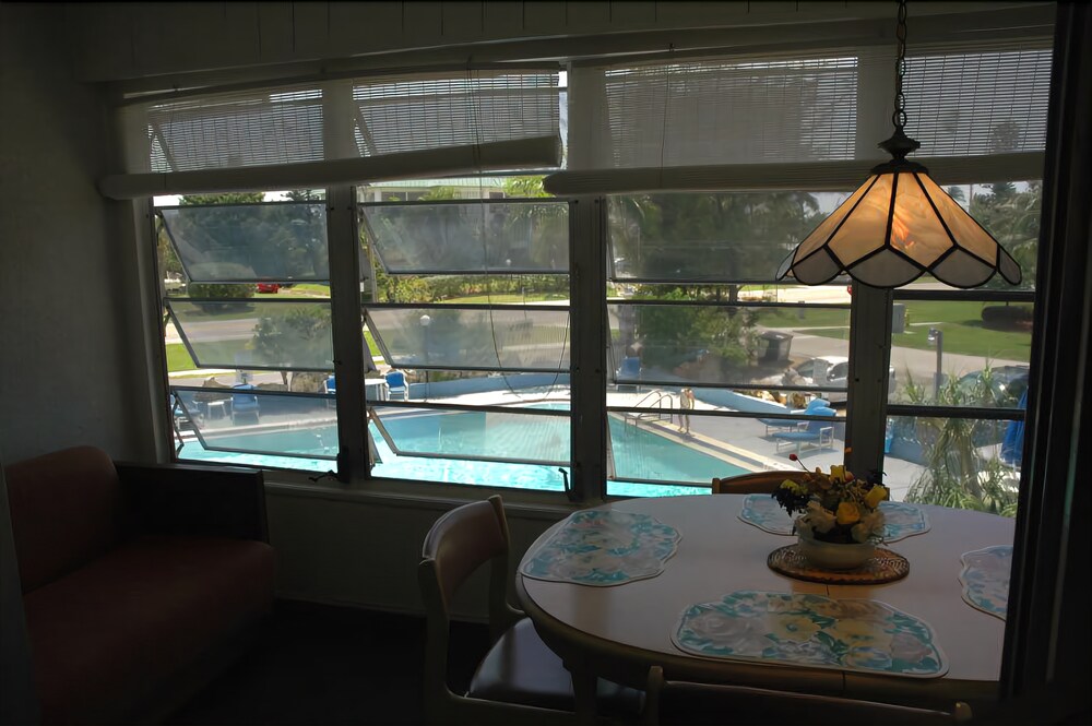 Dolphin Inn Resort - photo 9