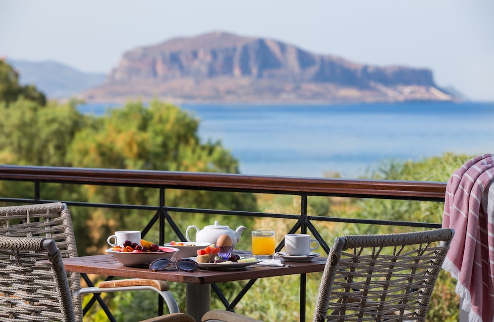 Iris Beach Hotel - last minute hotel in Unknown City