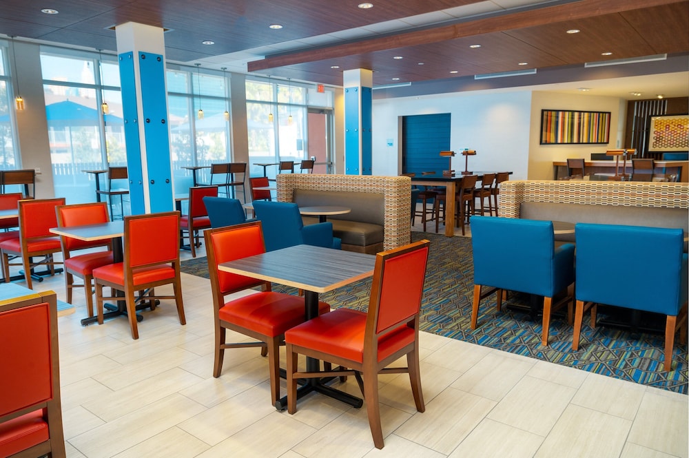 Holiday Inn Express & Suites Las Vegas E Tropicana by IHG - photo 31