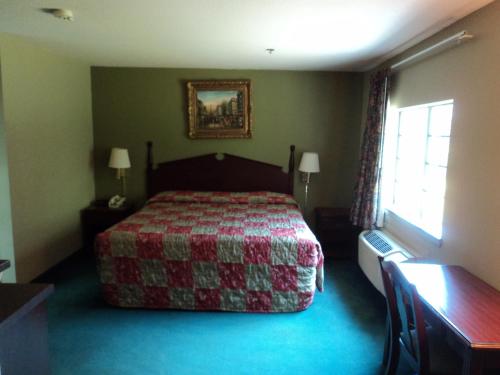 Garden Inn Fitzgerald - photo 9