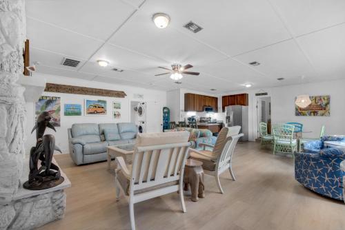 Bungalow By the Sea Mermaid — 4-Star Luxury Hotel in Navarre, United States