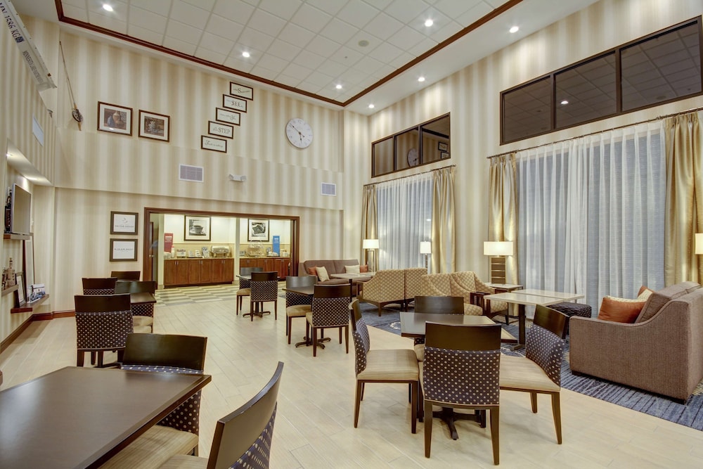 Hampton Inn & Suites Alexandria - photo 28