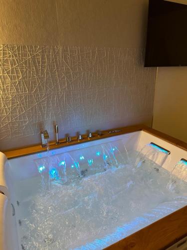 Enjoyhousebracciano suite1 — 4-Star Luxury Hotel in Bracciano, Italy