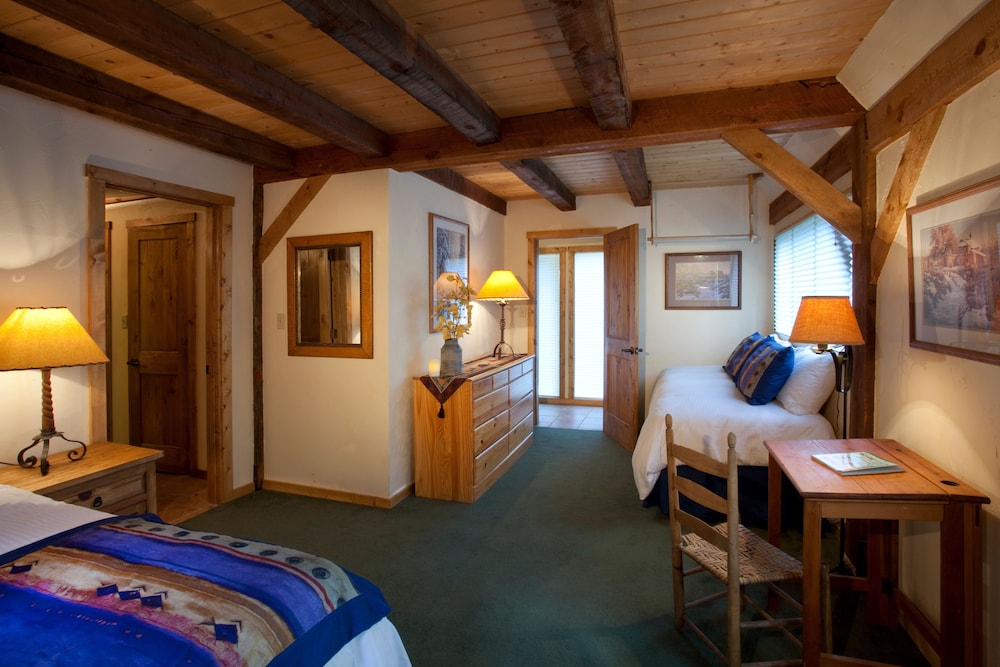 Cottam's Lodge by Alpine Village Suites - photo 11