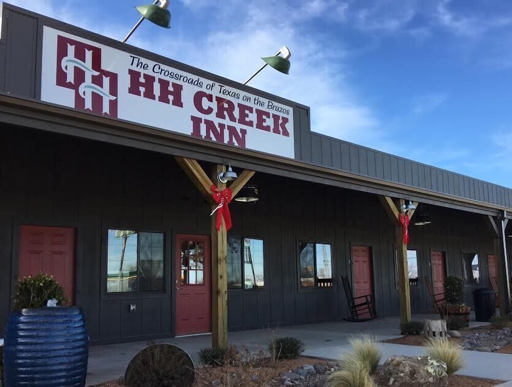 Hh Creek Inn - photo 2