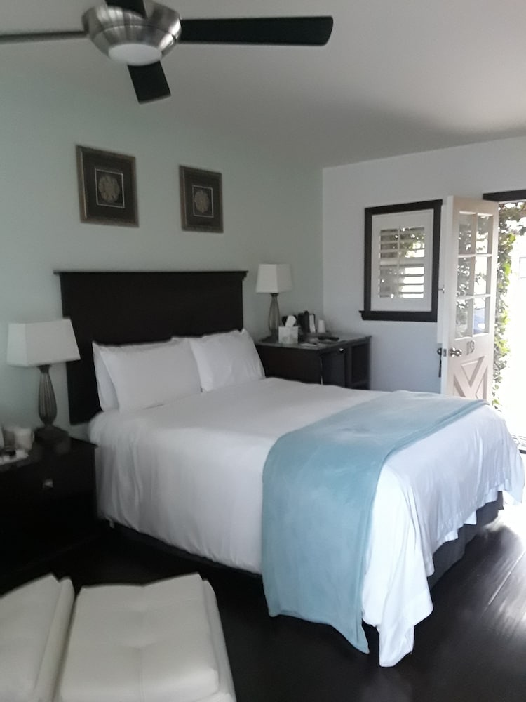 Malibu Country Inn - photo 24