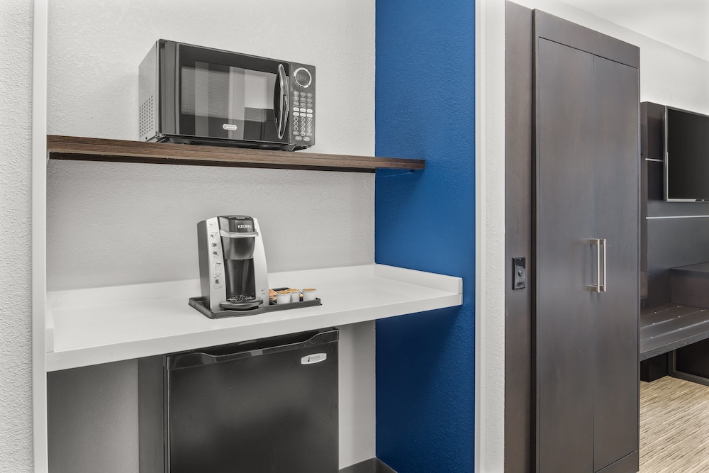 Holiday Inn Express & Suites Greenville Spartanburg by IHG - photo 17