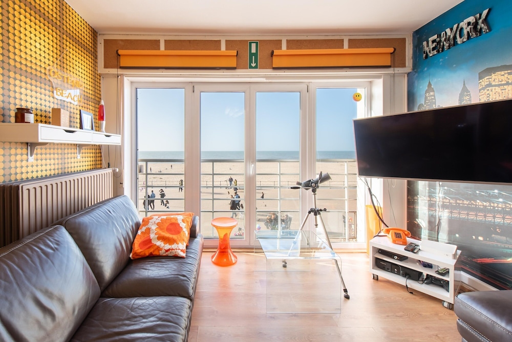 Vintage Apartment With sea View in Ostend — 4-Star Luxury Hotel in Ostend, Belgium