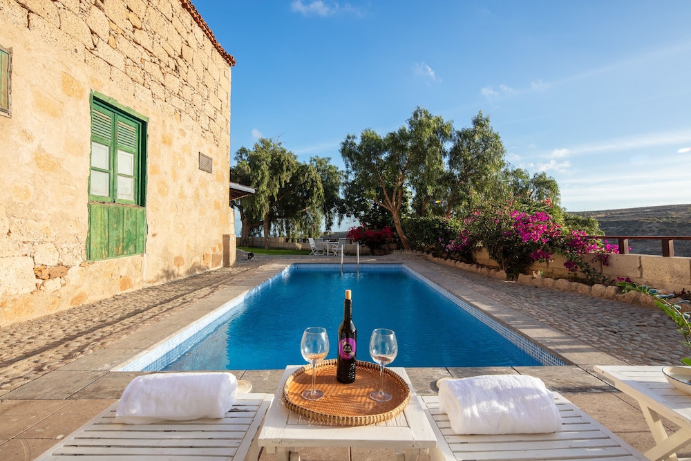 El Sitio de la Casa — 4-Star Luxury Hotel in Lomo De Arico, Spain