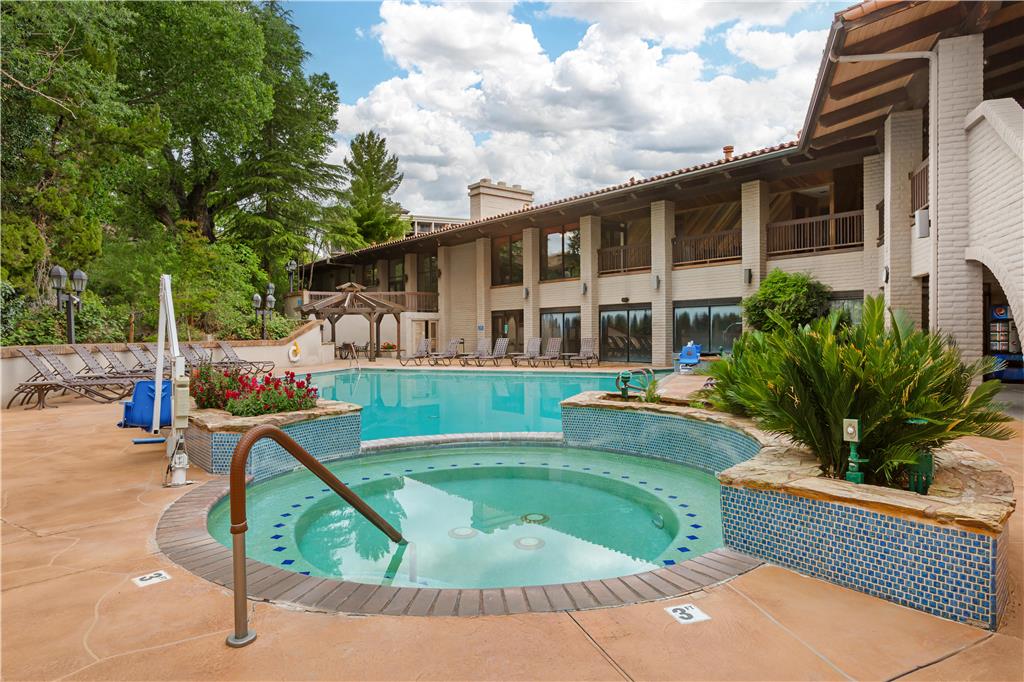 Best Western Plus Arroyo Roble Hotel & Creekside Villas - photo 4