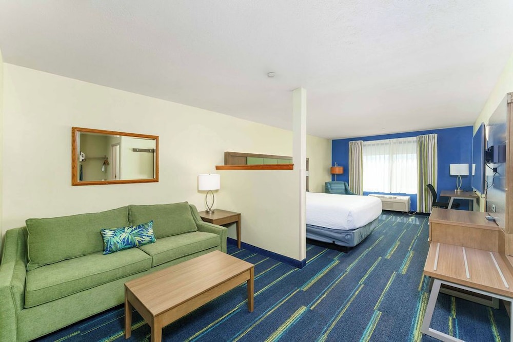 Triple Play Resort Hotel & Suites - photo 22