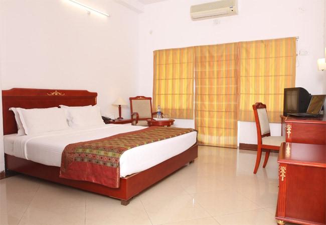 RNS Highway Hotel — Murudeshwara — photo 4