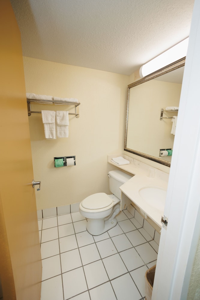 Garnet Inn & Suites Orlando - photo 101