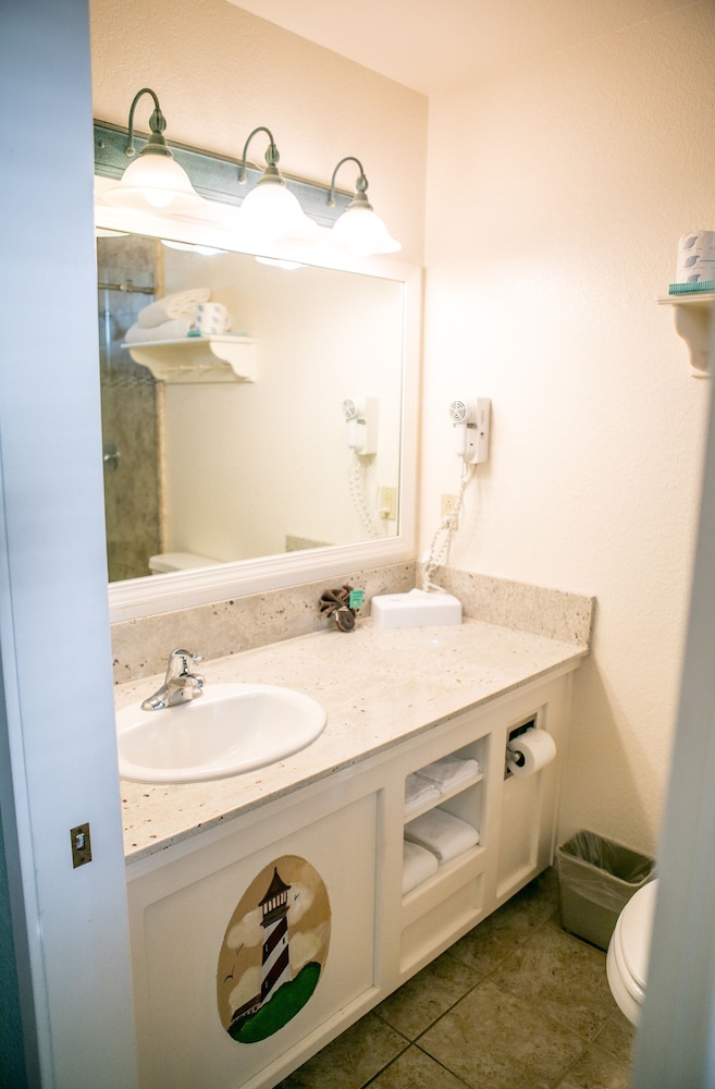 Sea Otter Inn - photo 23